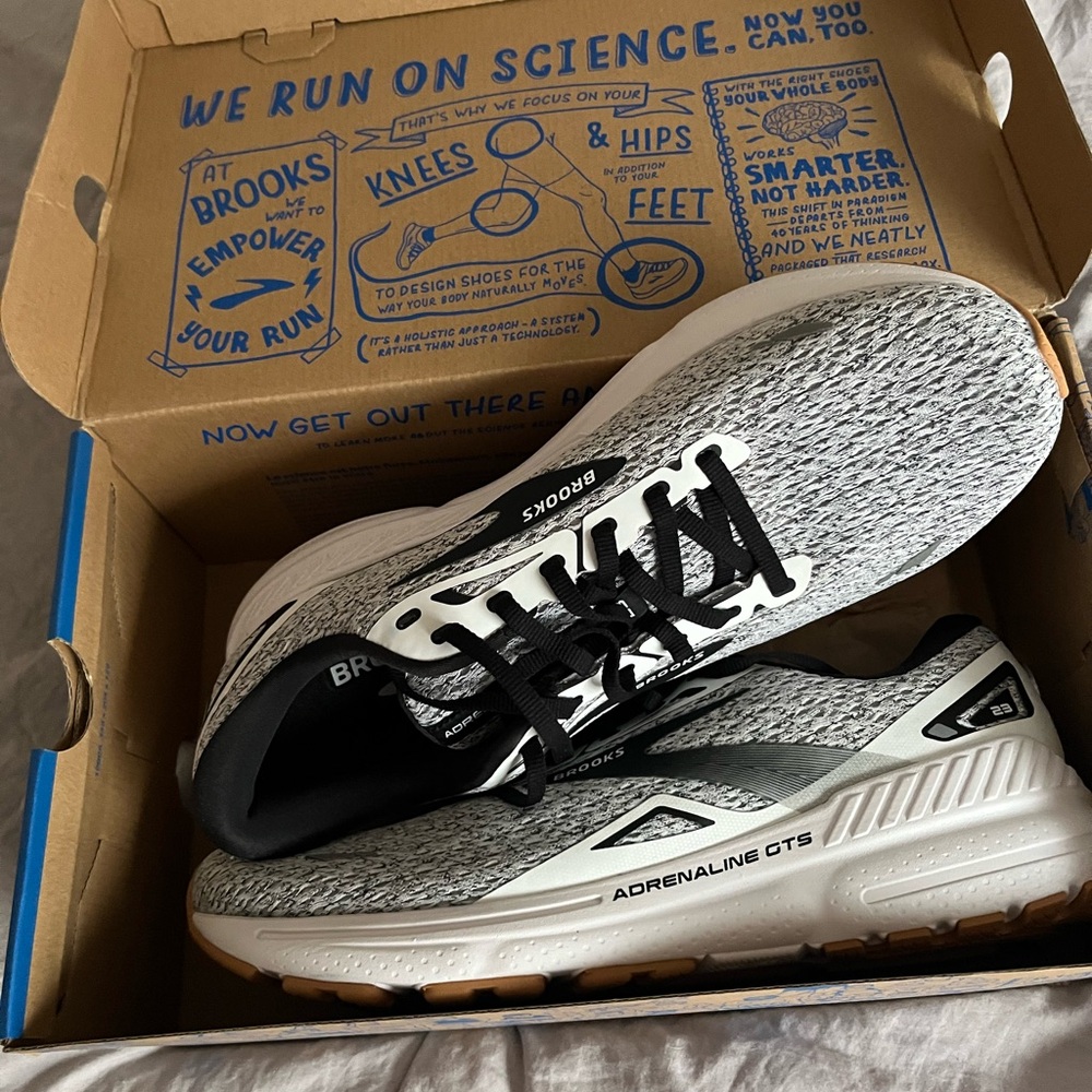 Brooks Adrenaline GTS Sneakers in Black and White